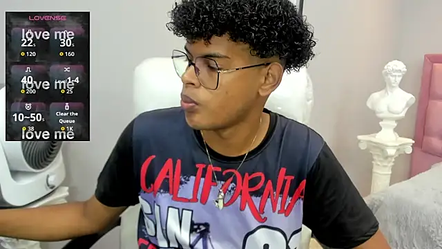 Snapshot of boylittle19cm chatting on November 8, 2025, 12:42 pm boylittle19cm online show from November 8, 2025, 12:42 pm