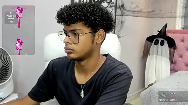 Snapshot of boylittle19cm chatting on November 4, 2025, 12:31 pm boylittle19cm online show from November 4, 2025, 12:31 pm