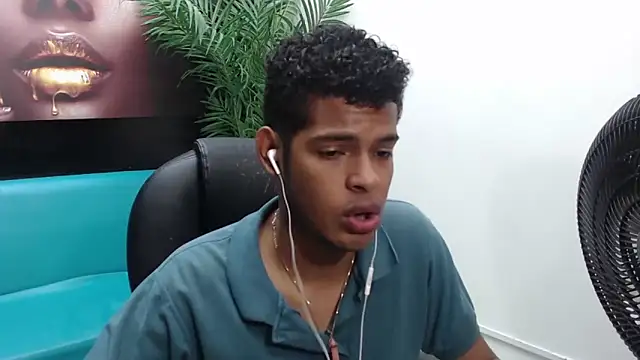 Snapshot of boylittle19cm chatting on March 15, 2025, 12:24 pm boylittle19cm online show from March 15, 2025, 12:24 pm