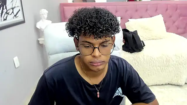 Snapshot of boylittle19cm chatting on November 26, 2025, 12:27 pm boylittle19cm online show from November 26, 2025, 12:27 pm