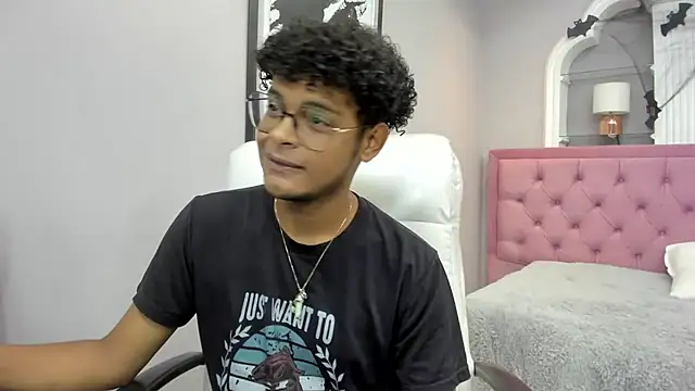 Snapshot of boylittle19cm chatting on October 26, 2025, 12:27 pm boylittle19cm online show from October 26, 2025, 12:27 pm