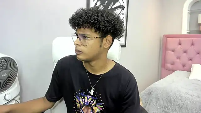 Snapshot of boylittle19cm chatting on October 28, 2025, 12:15 pm boylittle19cm online show from October 28, 2025, 12:15 pm