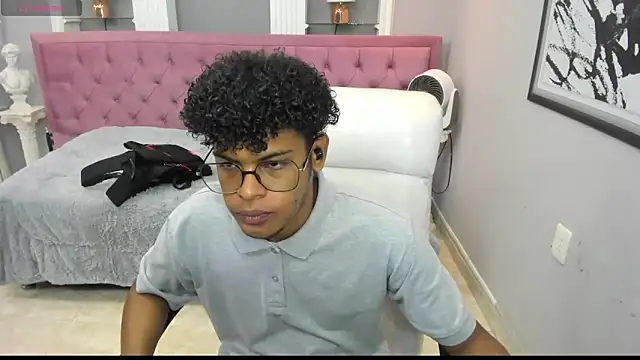 Snapshot of boylittle19cm chatting on October 10, 2025, 12:50 pm boylittle19cm online show from October 10, 2025, 12:50 pm