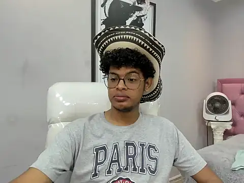 Snapshot of boylittle19cm chatting on October 23, 2025, 12:37 pm boylittle19cm online show from October 23, 2025, 12:37 pm