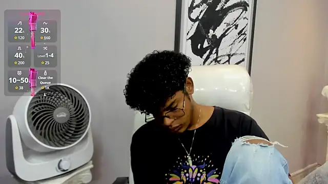 Snapshot of boylittle19cm chatting on November 6, 2025, 12:42 pm boylittle19cm online show from November 6, 2025, 12:42 pm