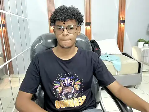 Snapshot of boylittle19cm chatting on September 10, 2025, 12:04 pm boylittle19cm online show from September 10, 2025, 12:04 pm