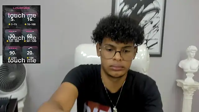 Snapshot of boylittle19cm chatting on November 14, 2025, 12:20 pm boylittle19cm online show from November 14, 2025, 12:20 pm