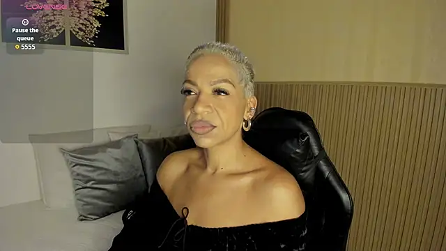 Snapshot of summer_night_ chatting on February 7, 2026, 11:51 am summer night online show from February 7, 2026, 11:51 am