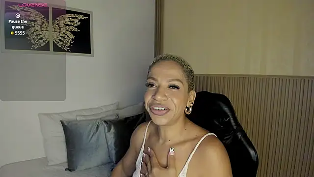 Snapshot of summer_night_ chatting on February 5, 2026, 12:23 pm summer night online show from February 5, 2026, 12:23 pm