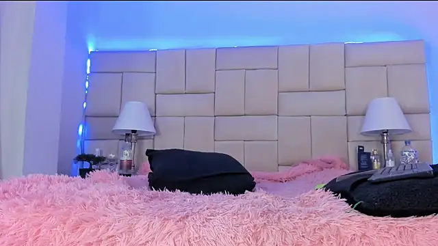 Snapshot of IsisLoveyes_ chatting on March 8, 2025, 3:39 am IsisLoveyes online show from March 8, 2025, 3:39 am