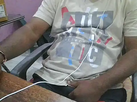 Snapshot of ITGuyhyd chatting on December 21, 2025, 12:51 pm ITGuyhyd online show from December 21, 2025, 12:51 pm