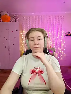 D0nna  online show from April 20, 2026, 11:24 am