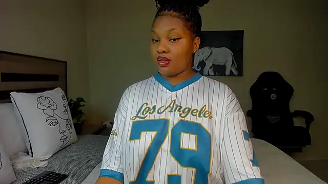 Renee-18 online show from November 24, 2025, 10:10 pm