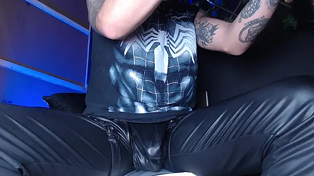 Snapshot of Dicaprioo_ chatting on October 11, 2025, 5:58 pm Dicaprioo online show from October 11, 2025, 5:58 pm