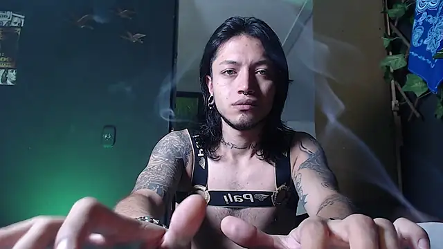 Snapshot of Dicaprioo_ chatting on November 7, 2025, 6:45 pm Dicaprioo online show from November 7, 2025, 6:45 pm