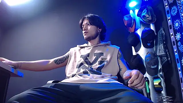 Snapshot of Dicaprioo_ chatting on February 19, 2025, 6:43 pm Dicaprioo online show from February 19, 2025, 6:43 pm