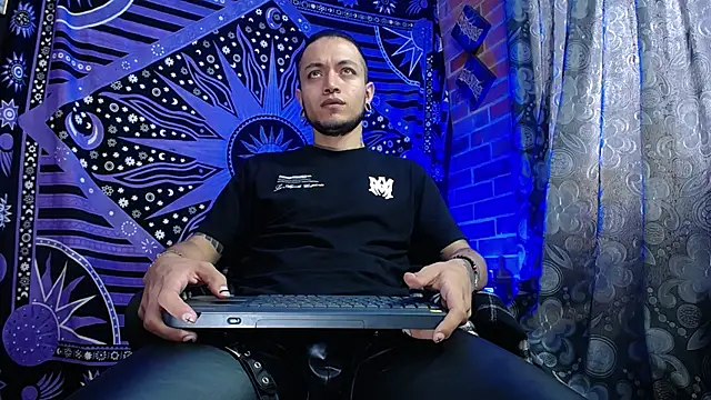 Snapshot of Dicaprioo_ chatting on October 3, 2025, 6:53 pm Dicaprioo online show from October 3, 2025, 6:53 pm