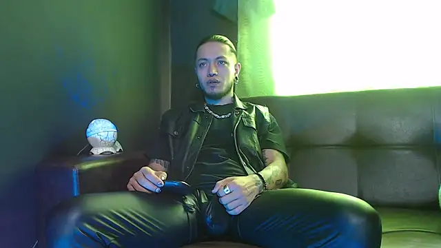 Snapshot of Dicaprioo_ chatting on May 7, 2026, 1:47 pm Dicaprioo online show from May 7, 2026, 1:47 pm