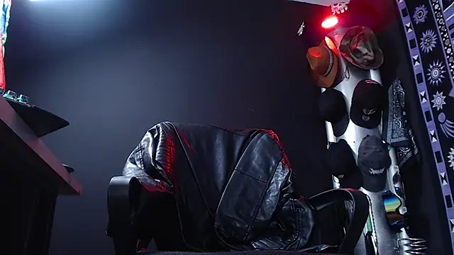 Snapshot of Dicaprioo_ chatting on March 5, 2025, 10:10 pm Dicaprioo online show from March 5, 2025, 10:10 pm