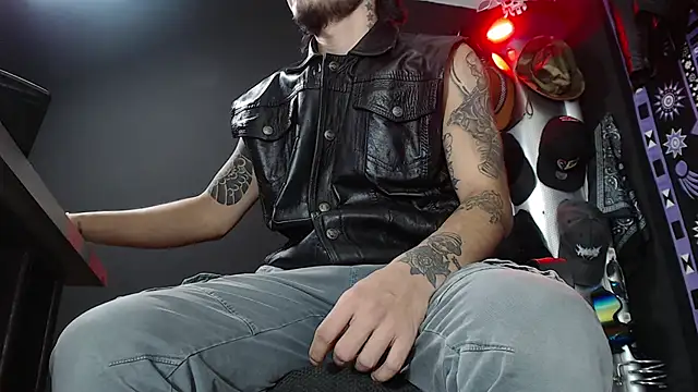 Snapshot of Dicaprioo_ chatting on March 14, 2025, 11:00 pm Dicaprioo online show from March 14, 2025, 11:00 pm