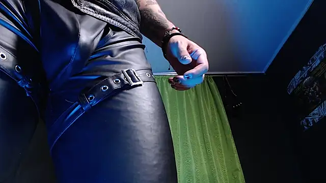 Dicaprioo  online show from April 23, 2026, 7:37 am