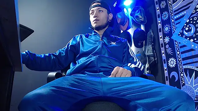 Snapshot of Dicaprioo_ chatting on February 21, 2025, 10:37 pm Dicaprioo online show from February 21, 2025, 10:37 pm