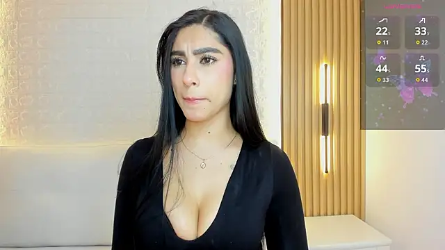 Snapshot of Emily_roux chatting on March 14, 2026, 11:00 pm Emily roux online show from March 14, 2026, 11:00 pm