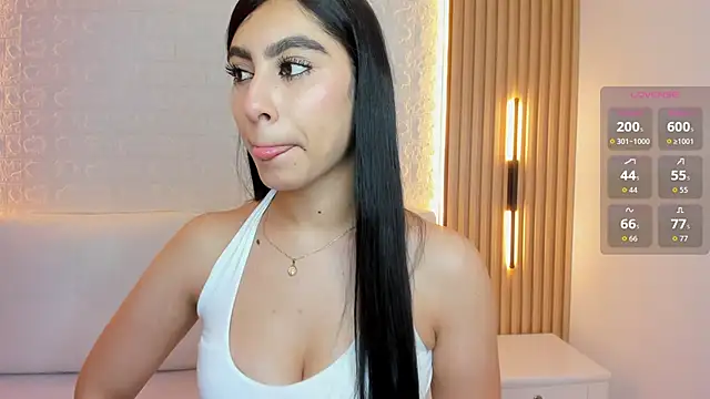 Snapshot of Emily_roux chatting on February 24, 2026, 10:32 pm Emily roux online show from February 24, 2026, 10:32 pm