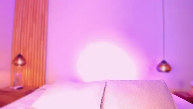 Snapshot of EmilyHaan chatting on February 11, 2026, 8:31 pm EmilyHaan online show from February 11, 2026, 8:31 pm