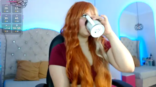 Charlotte Jones   online show from December 15, 2025, 11:38 am