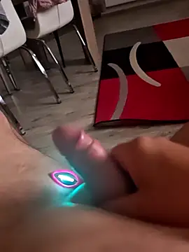 Szeltolo001 online show from April 14, 2026, 1:54 am