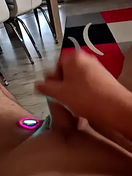 Szeltolo001 online show from April 4, 2026, 4:19 am