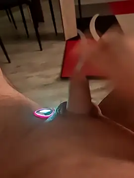 Szeltolo001 online show from February 9, 2026, 3:37 am