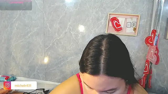 Mia  reys online show from February 13, 2026, 1:22 pm