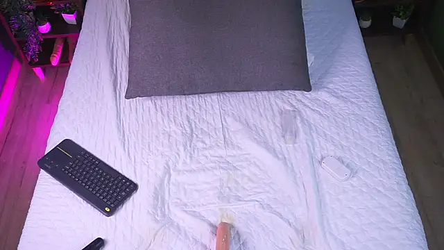 Snapshot of RaquelLust chatting on March 8, 2025, 7:38 am RaquelLust online show from March 8, 2025, 7:38 am