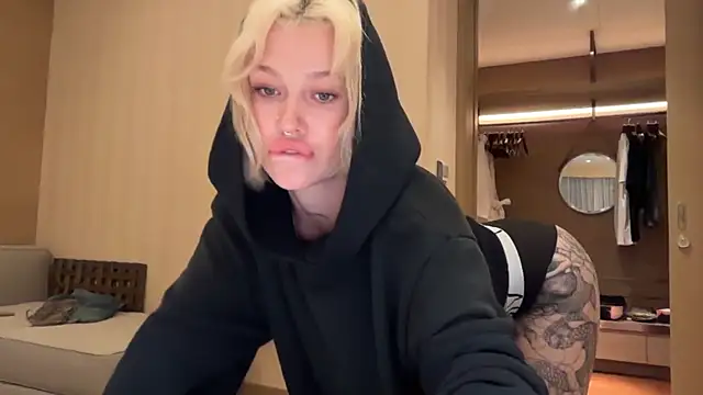 Golden Aline online show from April 8, 2026, 12:06 pm