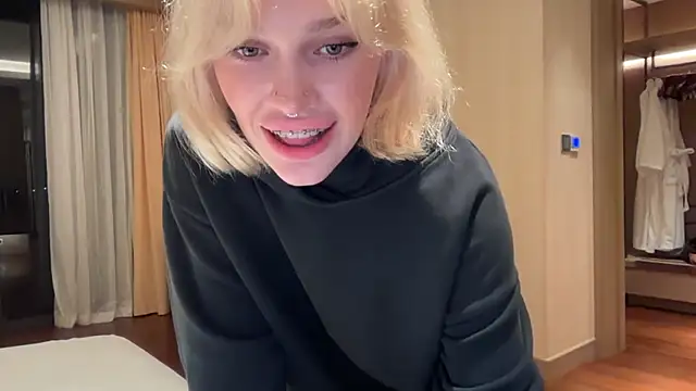 Golden Aline online show from April 11, 2026, 12:42 pm