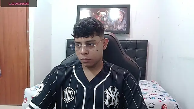 Snapshot of Wiiliam_20 chatting on February 8, 2025, 3:53 pm Wiiliam 20 online show from February 8, 2025, 3:53 pm