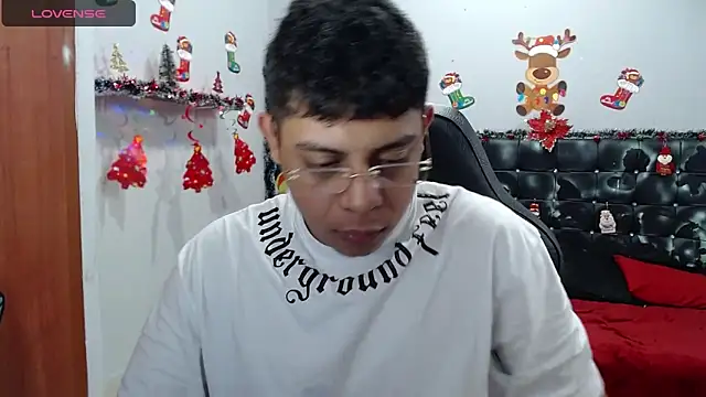 Snapshot of Wiiliam_20 chatting on December 30, 2024, 3:45 pm Wiiliam 20 online show from December 30, 2024, 3:45 pm