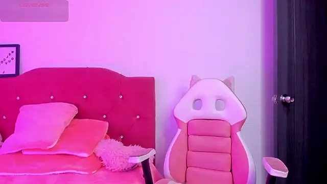 LucianaTomson online show from February 12, 2026, 9:47 pm