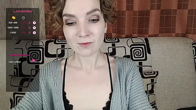 TinaWince online show from December 4, 2025, 4:33 am