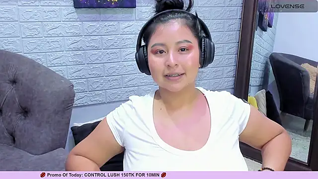 Snapshot of _alaiasmile_ chatting on March 11, 2025, 1:37 am alaiasmile online show from March 11, 2025, 1:37 am