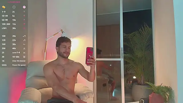 Snapshot of Valentinoford chatting on January 25, 2025, 5:29 am Valentinoford online show from January 25, 2025, 5:29 am