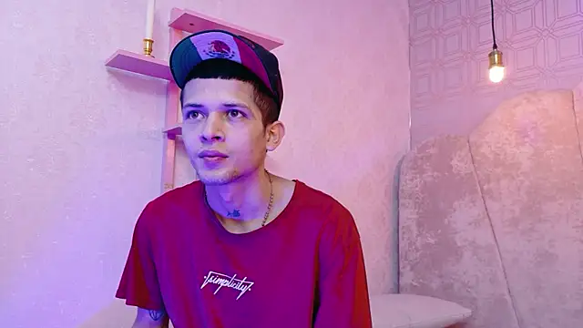 kendalltaylorr online show from December 5, 2025, 12:37 pm