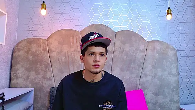 kendalltaylorr online show from March 12, 2026, 3:12 am