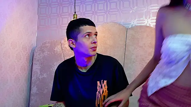 kendalltaylorr online show from December 3, 2025, 12:37 pm