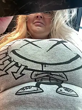 Teya moon  online show from March 12, 2026, 2:32 pm