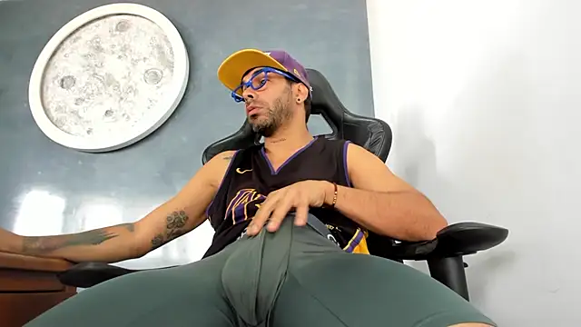 Snapshot of Bryan_Bronx chatting on September 26, 2025, 2:24 pm Bryan Bronx online show from September 26, 2025, 2:24 pm