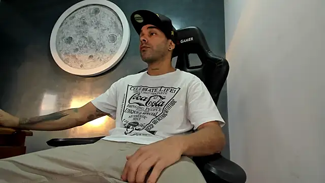Snapshot of Bryan_Bronx chatting on March 18, 2025, 10:58 pm Bryan Bronx online show from March 18, 2025, 10:58 pm