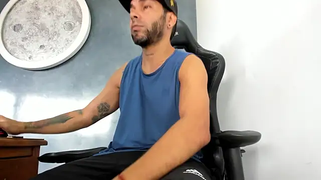 Snapshot of Bryan_Bronx chatting on September 15, 2025, 1:44 pm Bryan Bronx online show from September 15, 2025, 1:44 pm